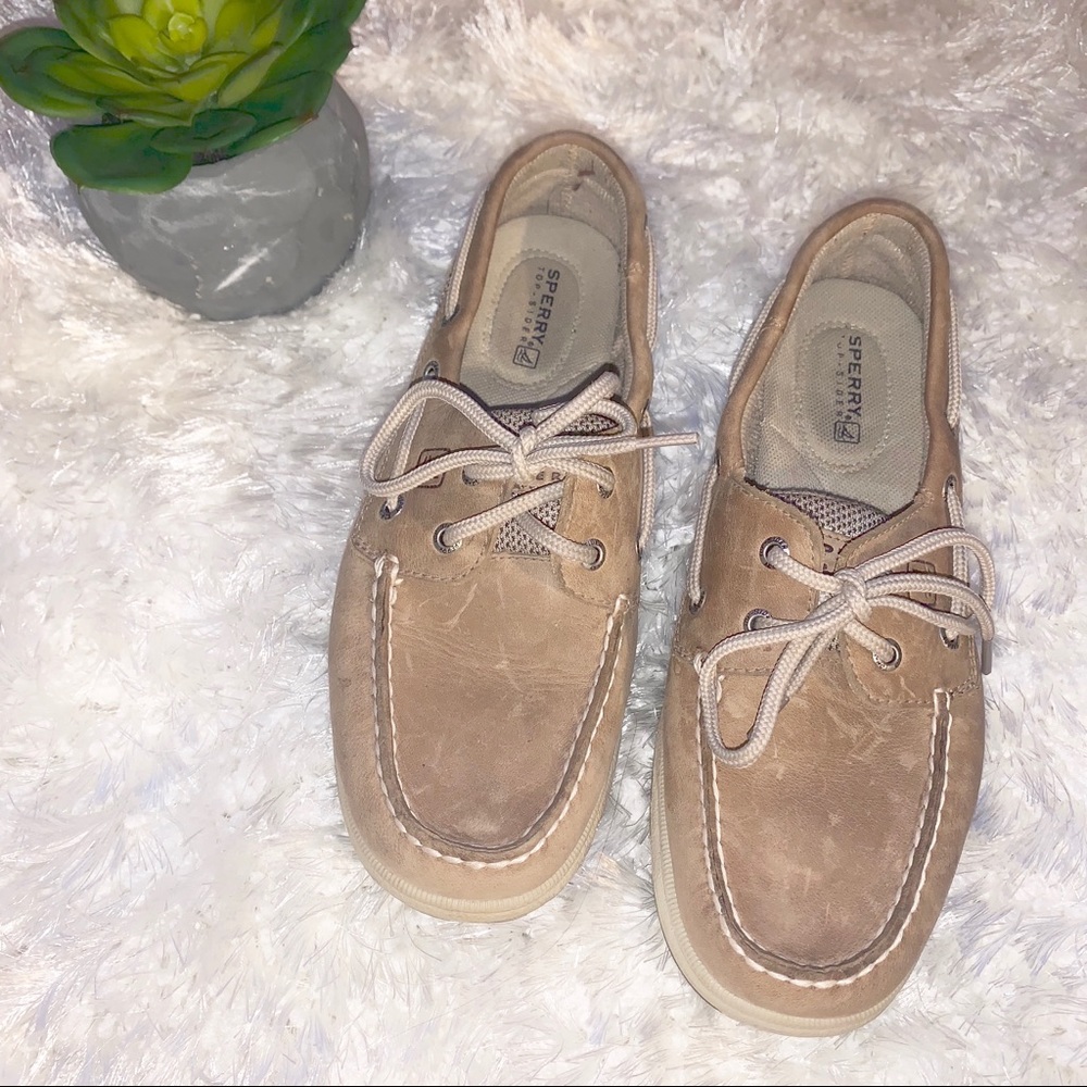 Sperry Woman’s Top Sider boat shoe size 6
